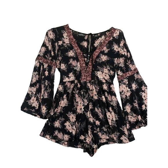 Angie Romper Boho Sz L Bell Sleeves.Lace Up Front PocketsSee Photos Measurements - Picture 1 of 9